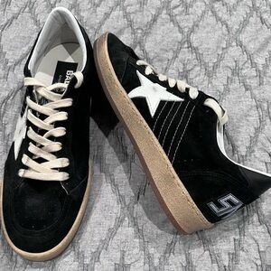 GOLDEN GOOSE-Ball-Star Suede Low Top Sneaker. BLK, Size 9/39. Great condition.